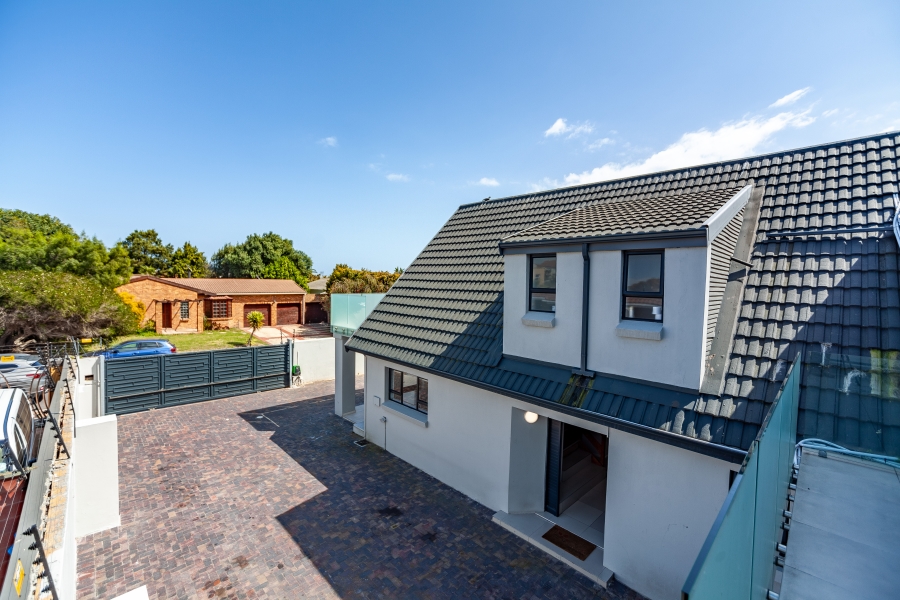 8 Bedroom Property for Sale in Milnerton Ridge Western Cape